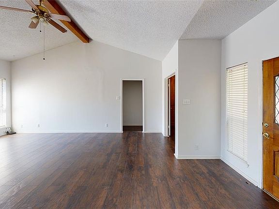 3rd image of 2004 Oakbluff Dr