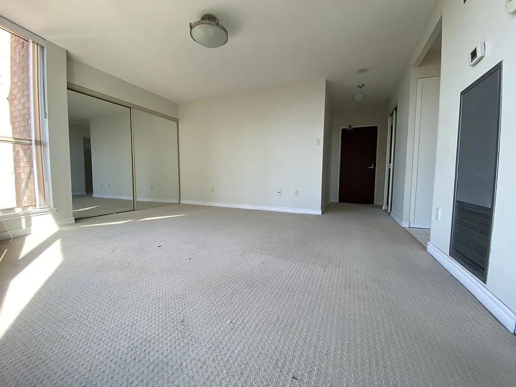 1055 Bay St - 1910 — Photo 3