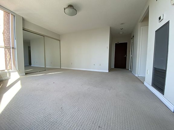 3rd image of 1055 Bay St #1910