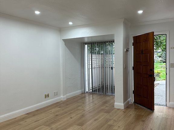 4th image of 1431 Terra Nova Blvd