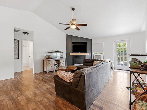 3rd image of 5414 W Lombard Street
