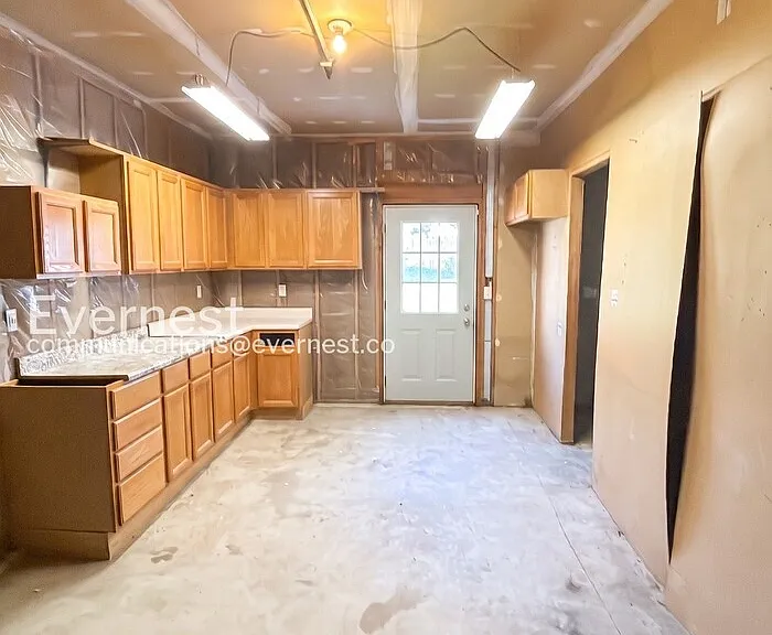129 Royallbrook Ln — Photo 30