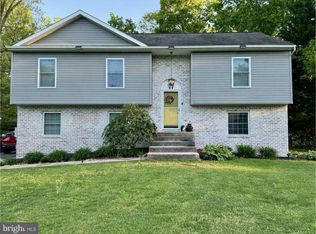 98 Manassas Dr, Falling Waters, WV 25419