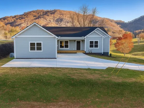 12 Gracie Rose St, Clyde, NC 28721