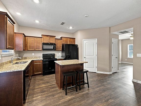 2nd image of 4111 Saddlecreek Way