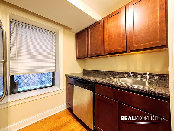 5th image of 1347 N Dearborn St #7