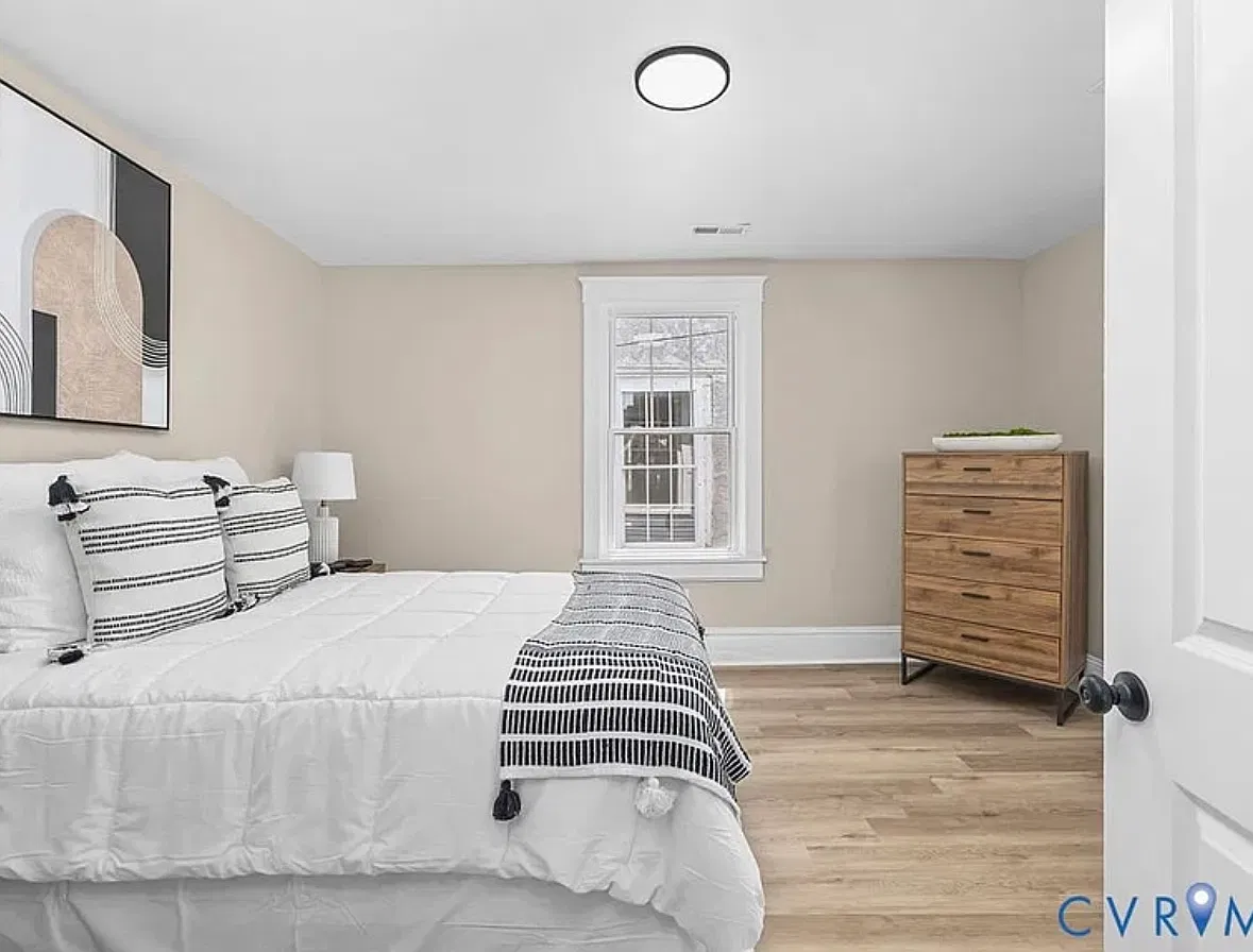 3 bed, 925 sqft, $2,000 — Photo 1