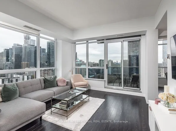 500 Sherbourne St #2210, Toronto, ON M4X 1L1