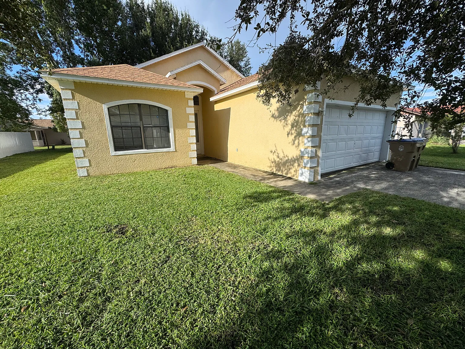 3 bed, 1276 sqft, $2,350 — Photo 1