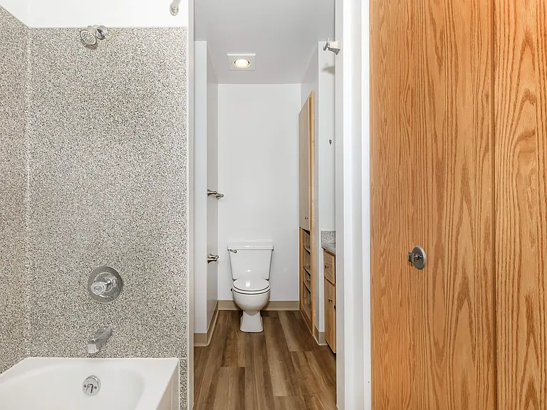 Grandview Apartments — Photo 16