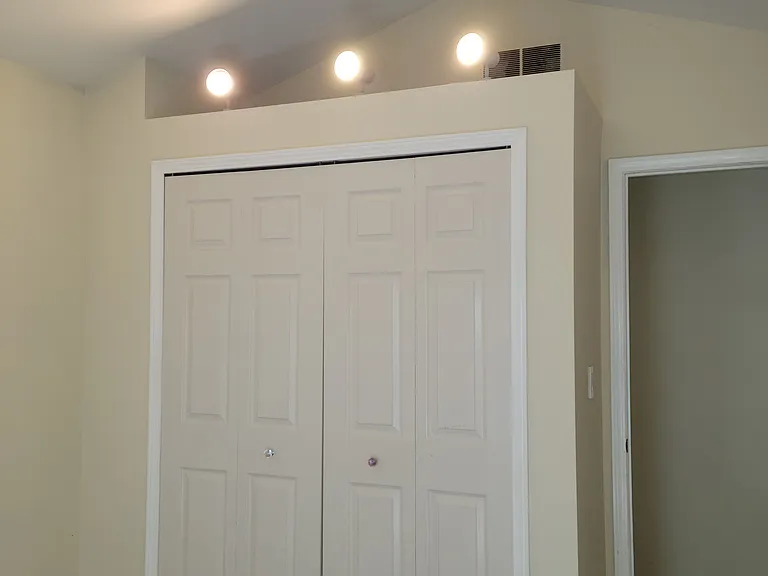 5689 Versailles Ave — Photo 61
