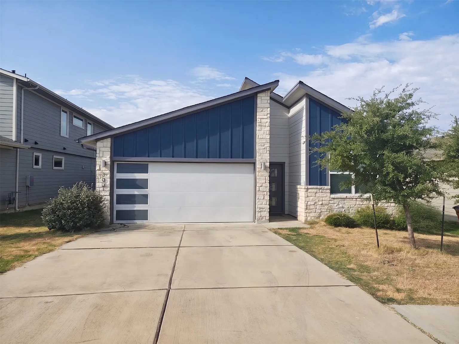 4 bed, 2.0 bath, 1837 sqft, $2,200 — Photo 2