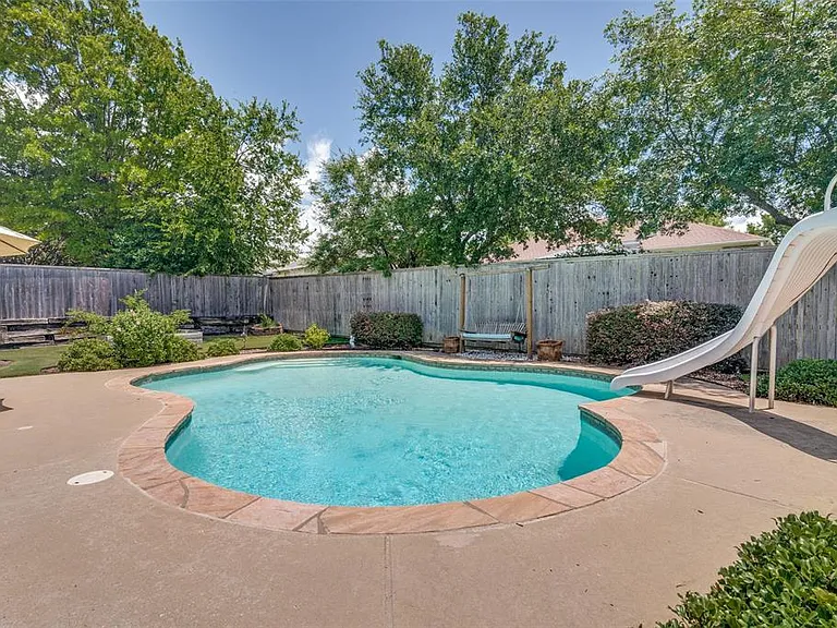 3605 Potomac Dr — Photo 3