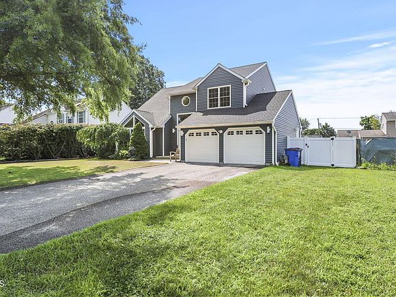 2nd image of 624 Loxley Drive