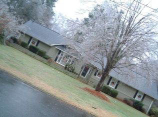 8 Ivanhoe Cir, Greenville, SC 29615
