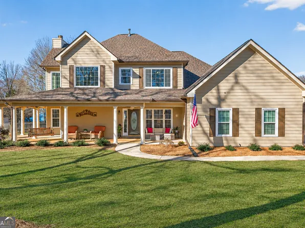 56 Walnut Ridge Dr, Hoschton, GA 30548