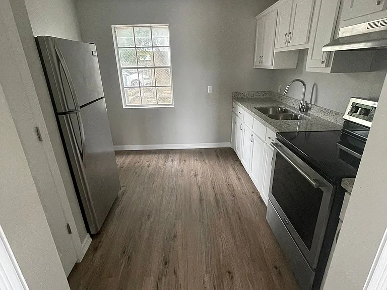 913 Athol St #0 — Photo 2