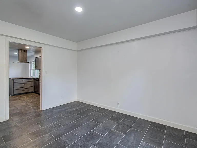 674 Ravensworth Dr — Photo 36