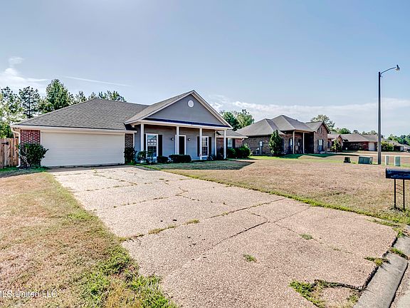 4th image of 517 Roxbury Pl