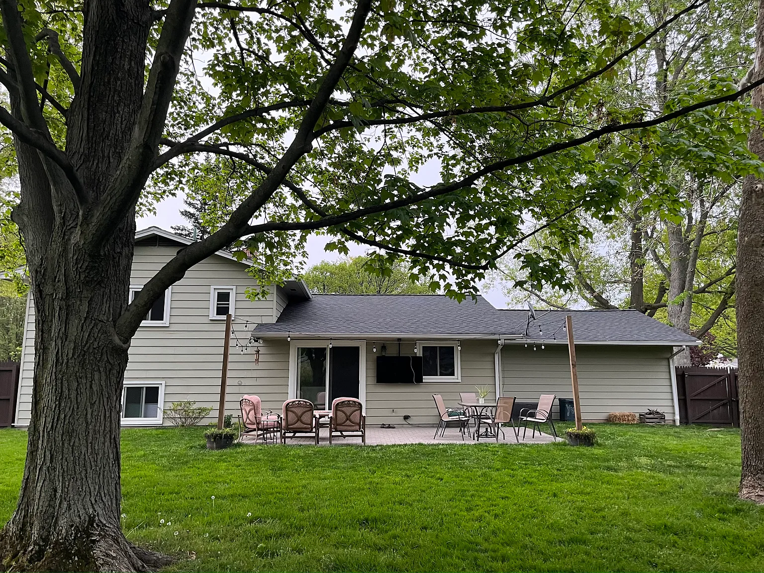 3 bed, 1.5 bath, 1620 sqft, $2,000 — Photo 2