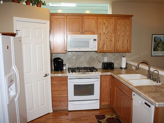 5th image of 10515 NE 21st Ct