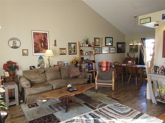 3rd image of 1529 196th Street Ct E