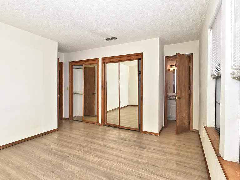 2500 W Honolulu St — Photo 8