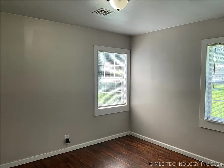 5720 E 3rd St S — Photo 8