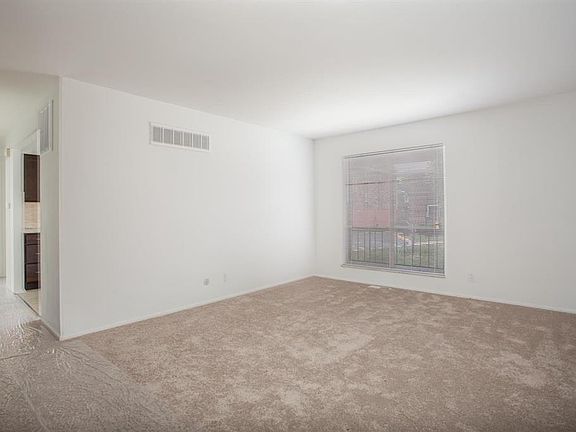 5th image of 10368 Forest Brook Ln APT H