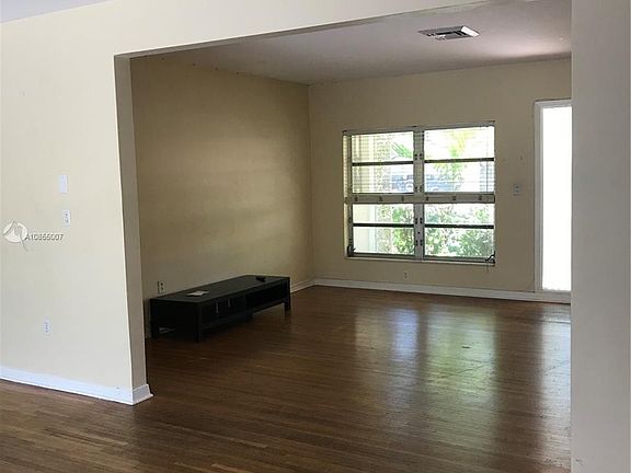 3rd image of 5340 Orduna Dr #0