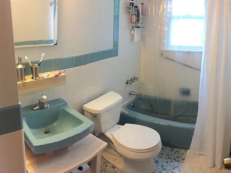 Tile bath/shower.