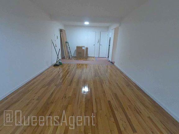 4th image of 142-09 Barclay Ave #J2