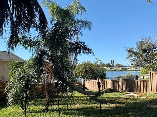 5840 Tanglewood Dr NE, Saint Petersburg, FL 33703