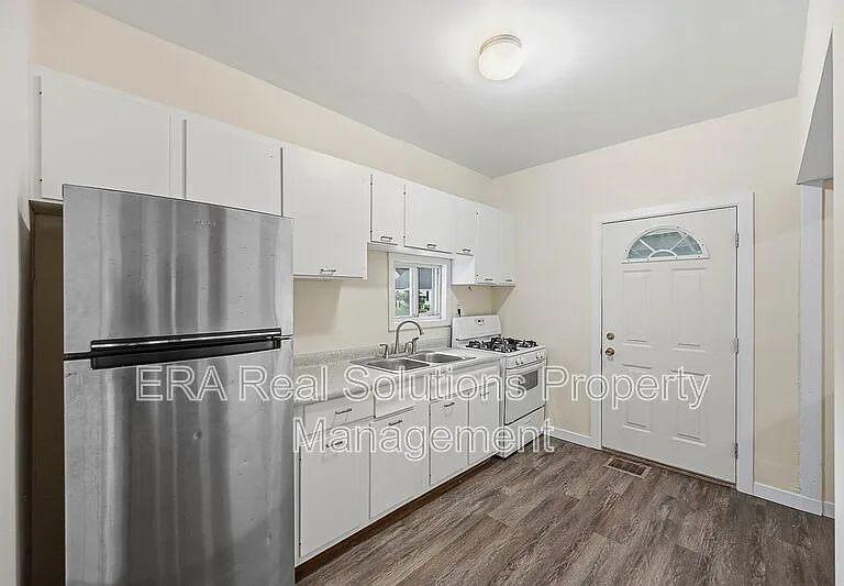 2028 W Galbraith Rd — Photo 29