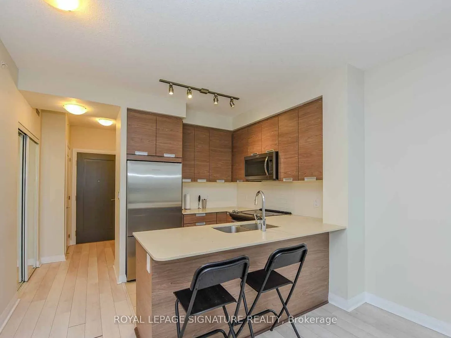 Amber Condos — Photo 4