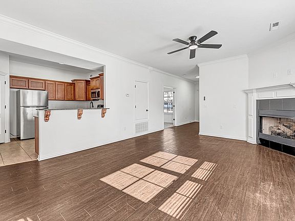 4th image of 729 N Wordsworth Ln