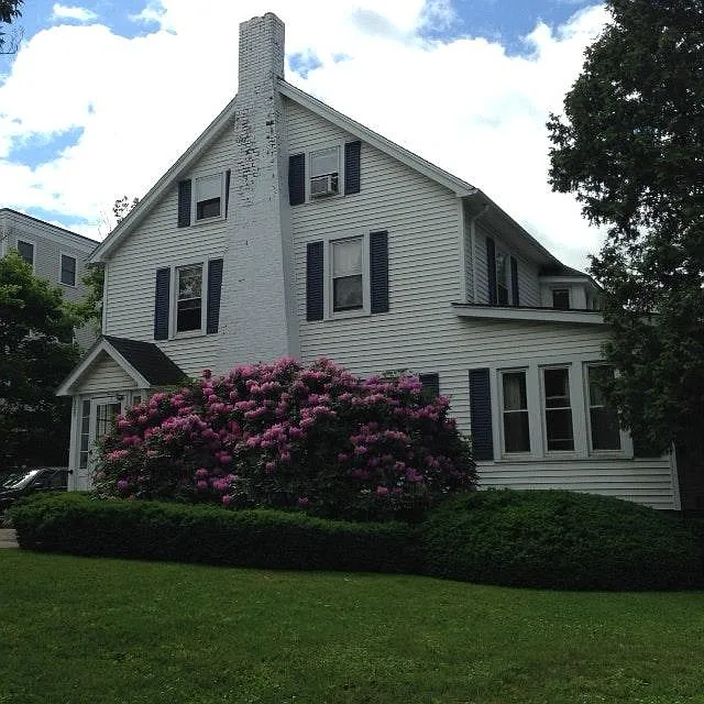 4 bed, $4,800 — Photo 1