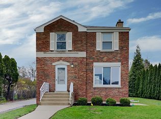 2353 S 3rd Ave, Riverside, IL 60546