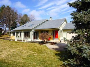 6 Rough Lee Ct, Madison, WI 53705