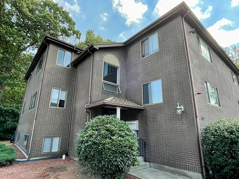 329 Lincoln St #303 — Photo 22
