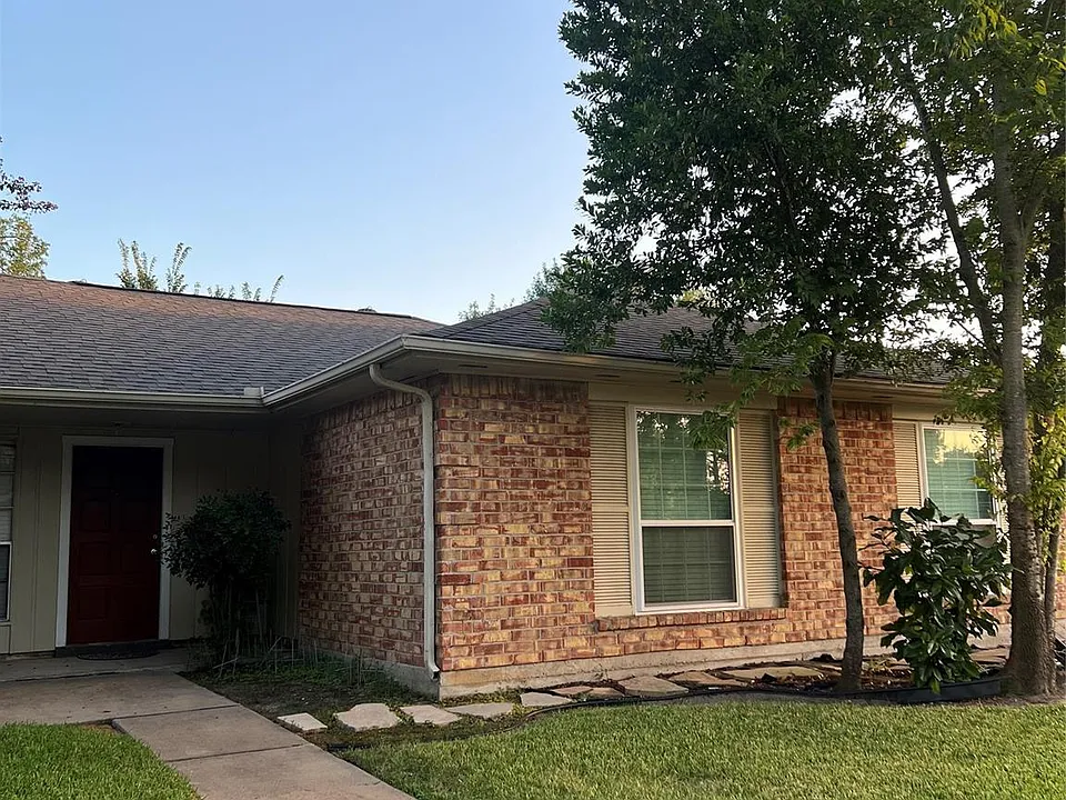 19319 Hollowlog Dr