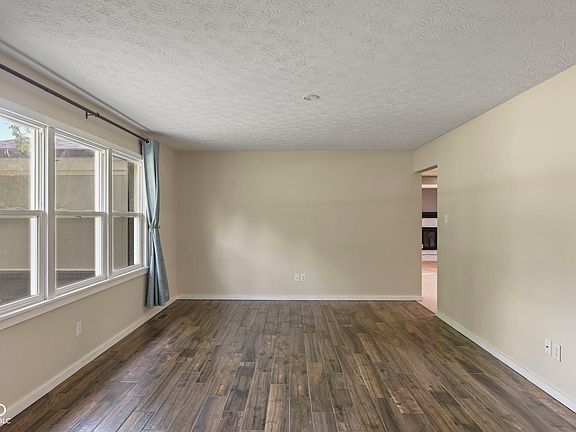 5th image of 21 Hilltop Dr