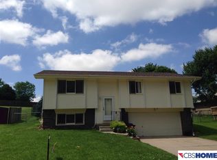1114 Overland Trl, Papillion, NE 68046