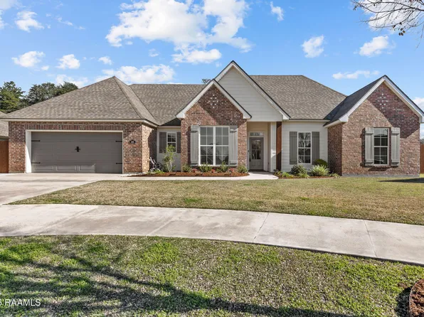 105 Buttonwood Dr, Carencro, LA 70520