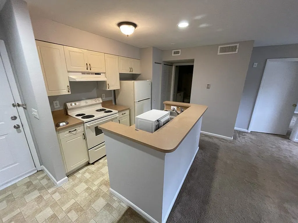 1 bed, 1.0 bath, 745 sqft, $1,675 — Photo 4
