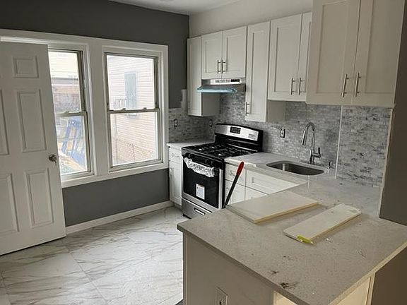 3rd image of 10739 127th St