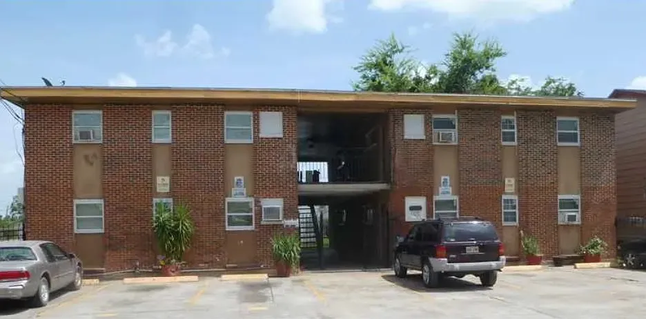 2 bed, 700 sqft, $1,200 — Photo 2