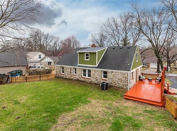5th image of 1919 S Lake Dr