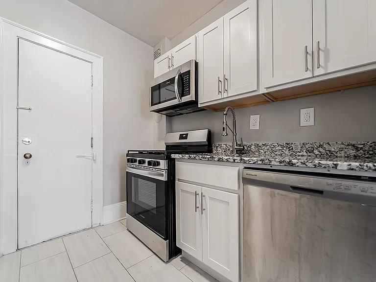 Lewis Manor Apartments — Photo 48