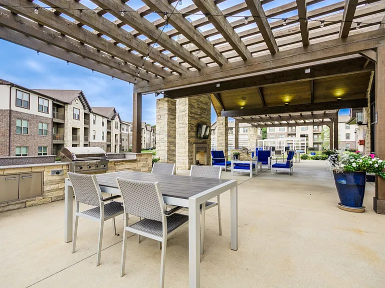 McKenzie Park Apartments — Photo 14